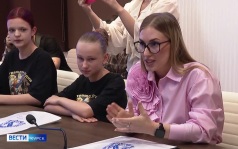 С коллективом театра «В лицах» встретился глава Курска