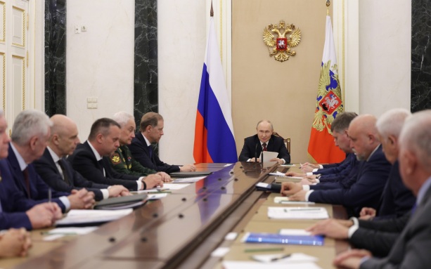 Владимир Путин провел совещание по вопросам обеспечения внутреннего рынка топливом
