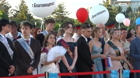 Выпускные в Приамурье: эмоции, наряды и планы на будущее от вчерашних школьников