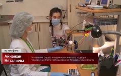 В Астрахани выясняют обстоятельства массового отравления местных жителей, в результате которого один человек скончался и еще 30 госпитализированы. По предварительной версии следствия, причиной вспышки инфекции стали рыбные котлеты из известного городского магазина. Гастроном закрыт, на месте работают следователи и санитарные врачи.