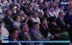 Александр Новак подтвердил стабильность топливного рынка России и обсудил выставку в честь 100-летия Фиделя Кастро в Госдуме