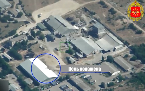 МО РФ показало видео поражения логистических центров в Николаевской области