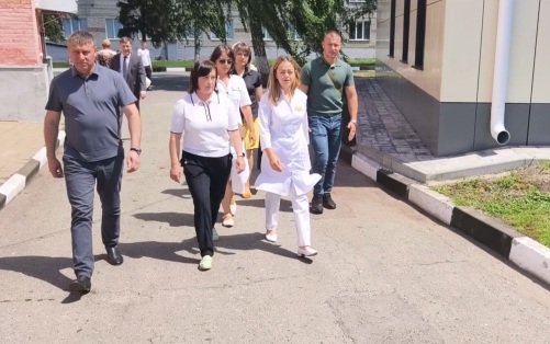 Александр Шуваев проинспектировал соцобъекты и производство в Алексеевском округе