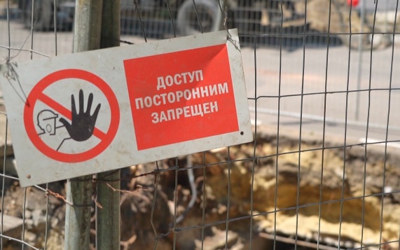 На улице Губкина в Белгороде устраняют последствия гидроудара на теплотрассе