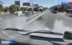 Шесть поливальных машин охлаждают асфальт в Тамбове