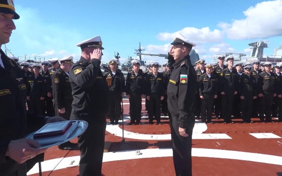 Экипаж БПК "Североморск" вернулся после полугодового похода