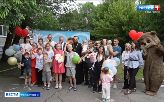 «Готовы помогать и поддерживать всех»: в минсоцзащиты края устроили праздник для близких бойцов СВО