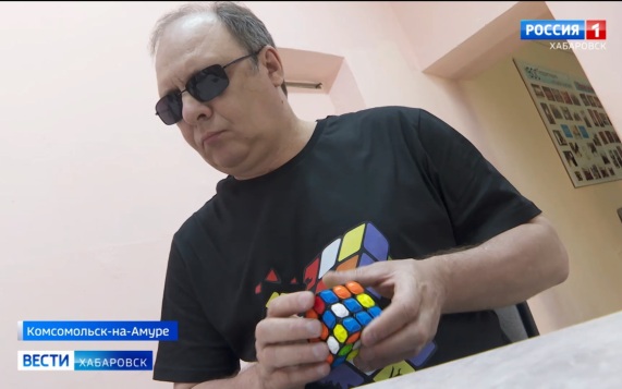Увидеть цвет и форму …руками: незрячие Города юности впервые соревновались в сборке кубика Рубика