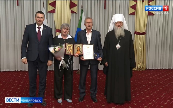 Дмитрий Демешин отметил супружеские пары наградами: «Хабаровский край – край счастливых семей»