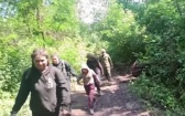 В освобожденной Константиновке наши бойцы помогают мирным жителям