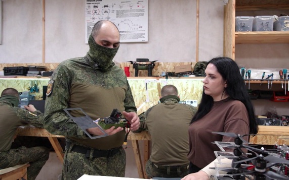 Студенты-добровольцы осваивают управление БПЛА в Донбассе