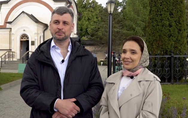 Звезда «Холопа» - в монастыре!