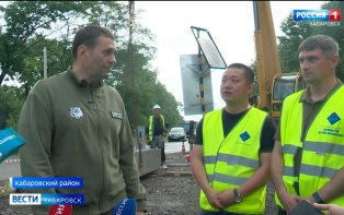 «Молодцы, быстро справились»: Дмитрий Демешин проверил восстановление трассы в Хабаровском районе
