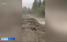 Из-за поднятия уровня воды в реке Векше в Бодайбинском районе вновь размыло объездную дорогу