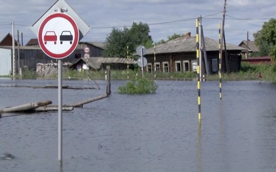 Непогода в Севастополе сегодня стерла границу между морем и сушей
