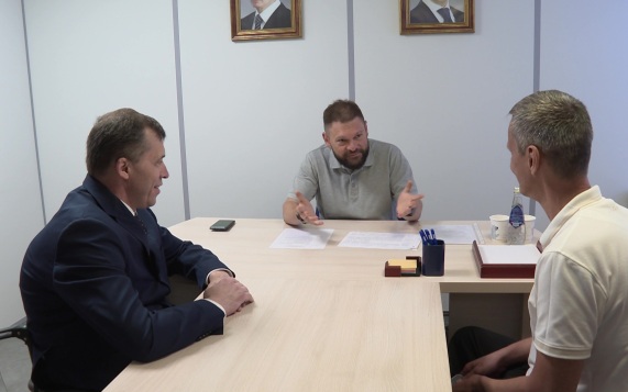 Евгений Поддубный провел прием ветеранов и членов семей участников СВО в Центральном исполкоме партии