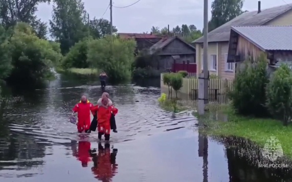 В Свердловской области остаются под водой более 2 тысяч участков и 430 жилых домов
