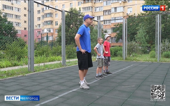 В Белгороде продолжают проходить бесплатные занятия в рамках проекта "Дворовый тренер"