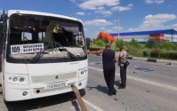 Корреспондент ИС "Вести" показал автобус в Шебекине, атакованный БПЛА ВСУ