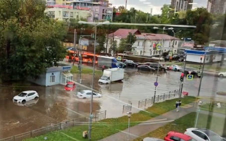 ИС Вести публикует кадры с места разрушительго урагана в Нижнем Новгороде