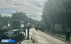Автоавария с двумя погибшими, включая трехлетнего ребенка, произошла в Слюдянском районе
