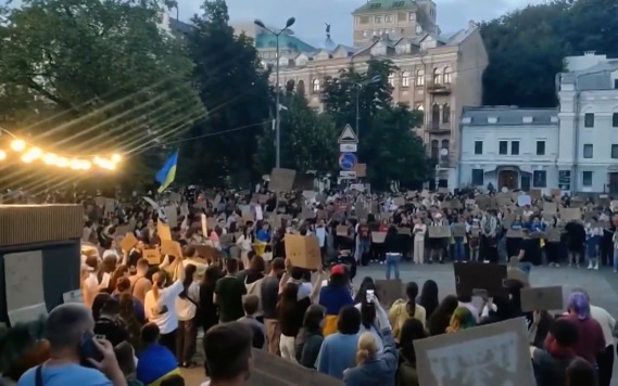 The Guardian: протесты на Украине отражают глубокий политический кризис