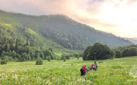 Сочинские спасатели 18 часов эвакуировали туриста с горного озера