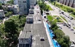 Плесень, мокрушки и астма: жильцы дома в Благовещенске годами судятся с Фондом капремонта из-за аварийной кровли