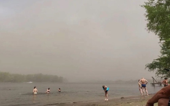 В Саратове и его городе-спутнике Энгельсе началась песчаная буря