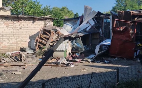 При ночном налете беспилотников ВСУ в Белгороде частично разрушен частный дом