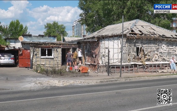 На улице Супруновской Белгорода ликвидируют последствия ночной атаки ВСУ