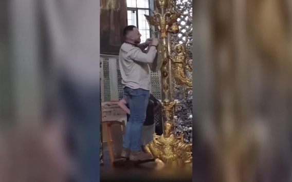 Двуглавых орлов сняли с Софийского собора в Киеве накануне Дня Крещения Руси