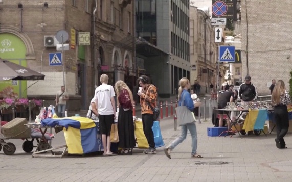 В Евросоюзе растет число стран, требующих прекратить поддержку Киева ради решения собственных проблем