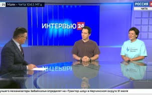 Певец, телеведущий Родион Газманов и генеральный продюсер музыкального проекта "Родники. Дальний Восток" Елена Ульянова