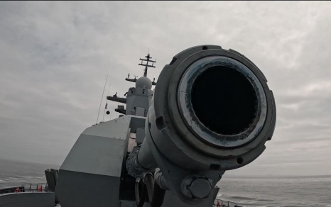 Российские и индонезийские моряки отработали сложные задачи у берегов Приморья