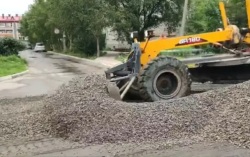 За неделю в Благовещенске прогрейдировали около 30 километров дорог