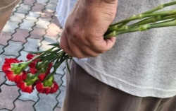 День ВДВ в Благовещенске: цветы к мемориалу и минута молчания