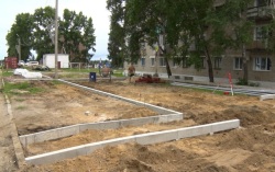 В Циолковском идет комплексное обновление детской площадки