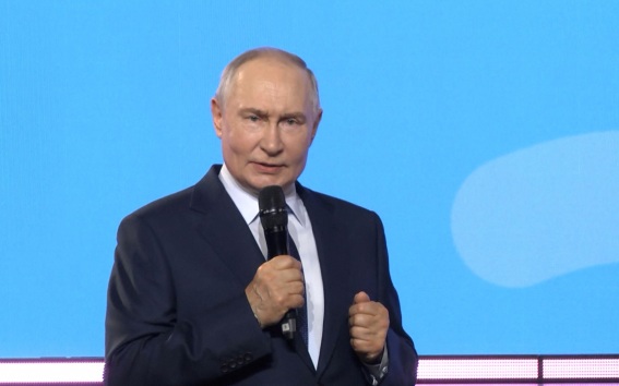 Путин встретился с финалистами "Большой перемены" в Красноярске