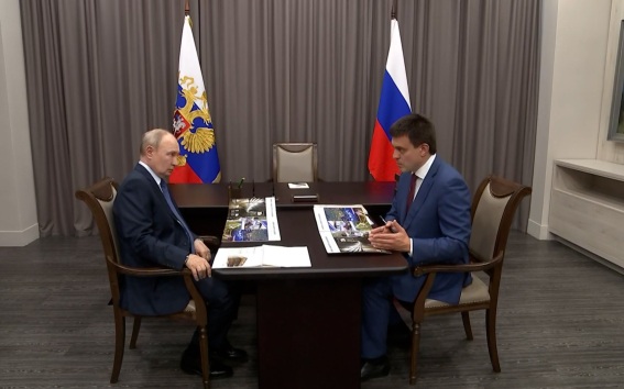 Путин обсудил с губернатором Красноярского края образование и строительство метро