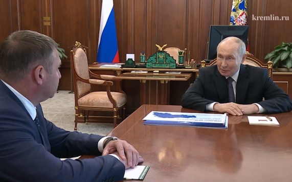 Владимир Путин провел встречу с Александром Шуваевым