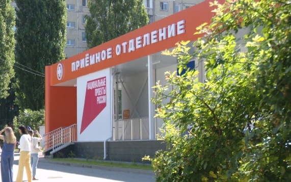 Александр Шуваев и Евгений Поддубный посетили новое приемное отделение детской областной больницы