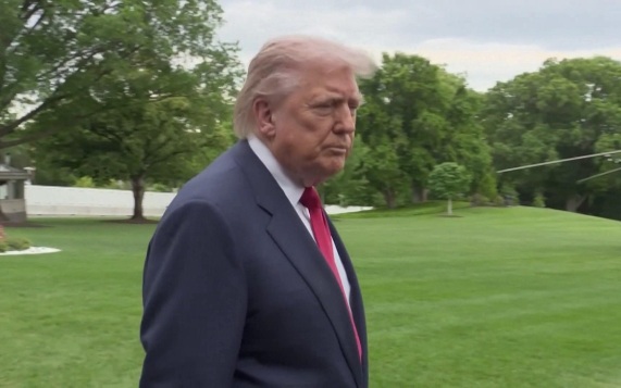«Америке всегда нужно больше оружия»: Трамп в гневе из-за утечки в CNN о дефиците снарядов в США