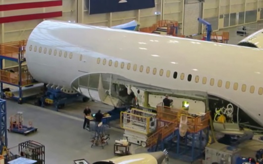 Отзыв сертификатов на Boeing-737 из-за трещин в фюзеляже в США.