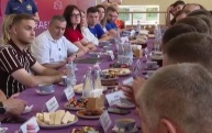 Губернатор Курской области встретился с добровольцами, которые помогали пострадавшим от вторжения ВСУ жителям приграничья