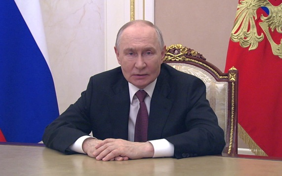Владимир Путин поздравил работников отрасли с Днем строителя