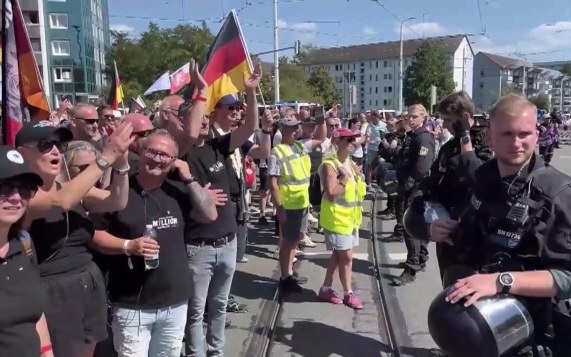 Десятки тысяч немцев вышли на протесты против Мерца