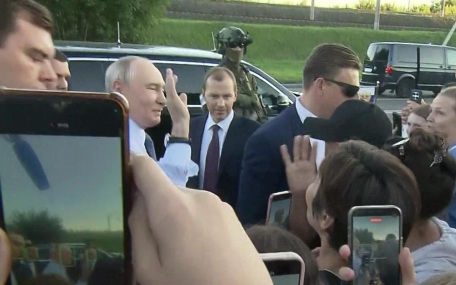 Путин пообщался с жителями Новосибирска, совет по науке в Сибири, успехи на фронте, эвакуация Трампа и ливни в Москве