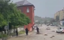 В Дагестане замглавы управления Магомед Омаров спас унесенного ливнем ребенка