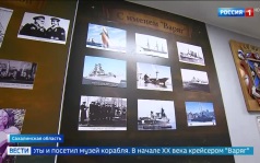 Президент осмотрел "Варяг": каюты, музей корабля и оставил подпись в книге почетных гостей